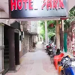 Roomshala 122 Hotel Park View - Near Adarsh Nagar