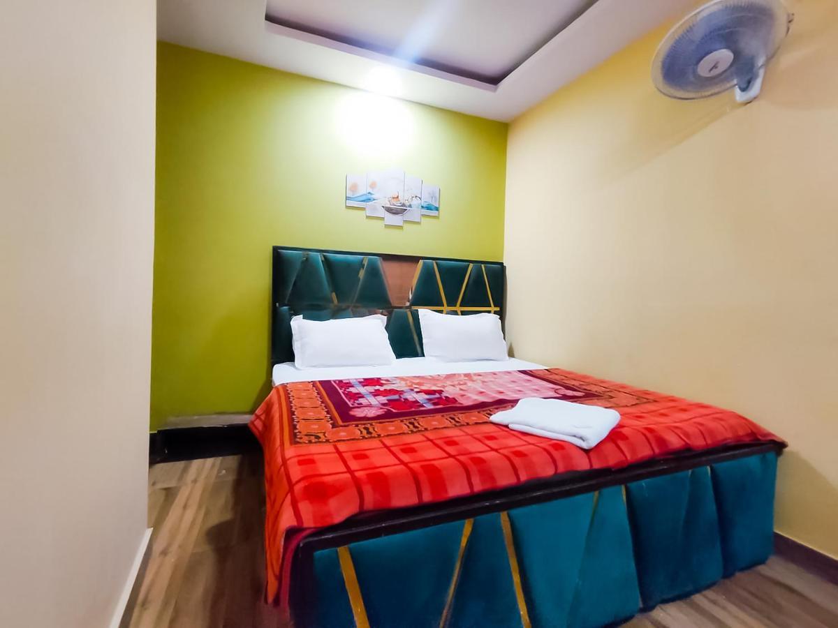 Roomshala 122 Park View - Near Adarsh Nagar 3* New Delhi