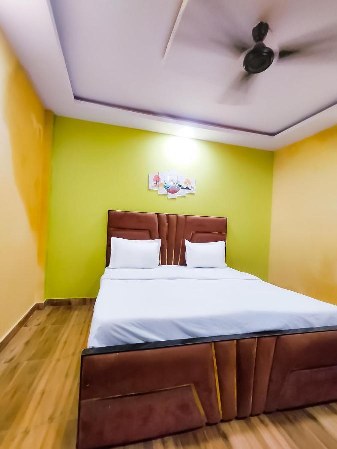 Hotel Roomshala 122 Park View - Near Adarsh Nagar